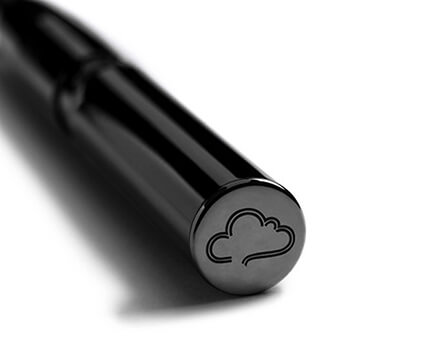 Puffco Pro Cloud Logo on the Bottom of the Vape Pen